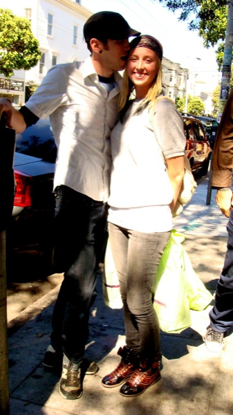 Big trainers + skinny jeans (couple in San Francisco)