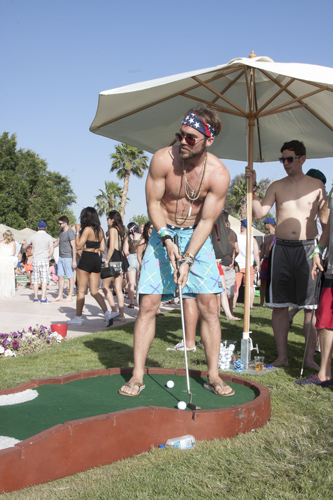 Cool minigolf (coachella)