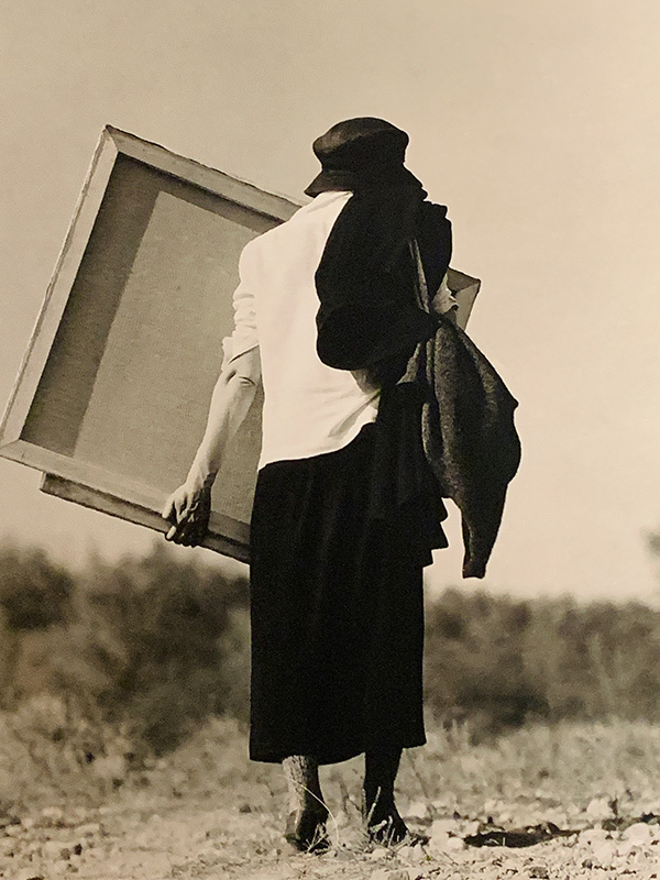 Georgia O'Keeffe paseando