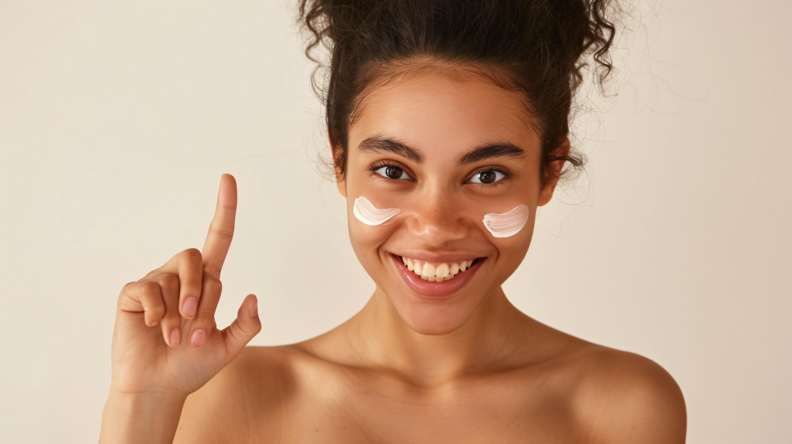 Cómo broncear tu rostro con 15′ al día: usa este bronceador facial  