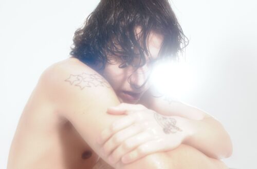 Doncella y su álbum debut: «Besar el Grifo».