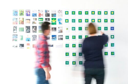 Cómo desarrollar una identidad de marca coherente y reconocible